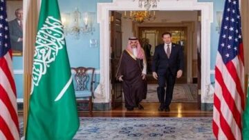 السعودية والولايات المتحدة تؤكدان أهمية أمن الملاحة في هرمز وباب المندب