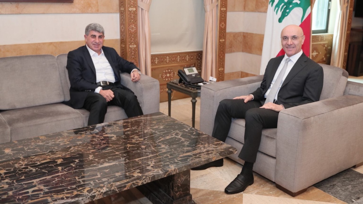 الحجار يؤكد مواصلة ضبط مخالفات النقل البري والعمالة غير الشرعية في القطاع