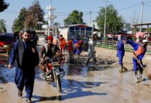 اخبار مترجمة : مقتل ما لا يقل عن 50 شخصًا جراء الأمطار الغزيرة والفيضانات في إقليم غور بأفغانستان | أخبار الطقس
