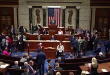 اخبار مترجمة : الجمهوريون في مجلس النواب الأمريكي يقرون مشروع قانون يدفع بايدن إلى إرسال أسلحة إلى إسرائيل | أخبار الحرب الإسرائيلية على غزة