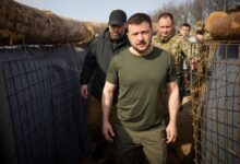 اخبار مترجمة : أوكرانيا تزعم أنها أحبطت مؤامرة روسية لاغتيال الرئيس زيلينسكي | أخبار الحرب بين روسيا وأوكرانيا