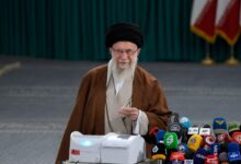 اخبار مترجمة : خامنئي الإيراني يحث الناس على التصويت في جولة الإعادة البرلمانية وسط اللامبالاة | أخبار الانتخابات