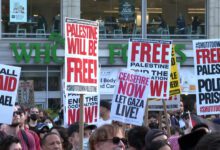 اخبار مترجمة : متظاهرون مناهضون للحرب على غزة في مدينة نيويورك يقولون &Quot;ارفعوا أيديكم عن رفح&Quot; | غزة