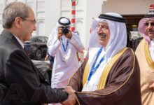 المقداد يصل إلى البحرين للمشاركة في الاجتماعات التحضيرية لأعمال القمة العربية 33
