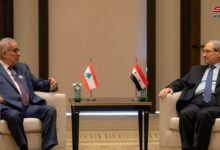 المقداد يلتقي نظيره اللبناني على هامش اجتماع وزراء الخارجية العرب التحضيري في البحرين