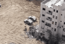 بالفيديو| مشاهد من عملية اسقاط قذيفة أفراد على تجمع للجنود الصهاينة في محور “نتساريم” جنوب مدينة غزة
