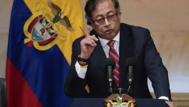 شاهد/لحظة اعلان رئيس كولومبيا قطع علاقات بلاده مع كيان الاحتلال