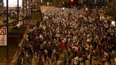 عشرات آلاف المتظاهرين يطالبون بإبرام صفقة واستقالة نتنياهو