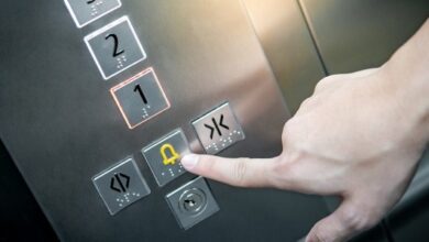 كيف تتصرف إذا علقت داخل المصعد مع انقطاع الكهرباء؟
