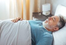 ما الأسباب المحتملة التي تسبب موت بعض الناس في أثناء النوم؟