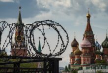 اخبار مترجمة : روسيا تعتقل باحثاً فرنسياً مشتبهاً بجمعه معلومات استخباراتية | أخبار السياسة