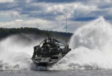 اخبار مترجمة :تسعى السويد للحصول على أسلحة دفاع جوي لقواربها الهجومية