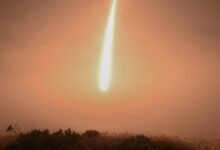 اخبار مترجمة :أطلقت الولايات المتحدة صاروخين باليستيين غير مسلحين من طراز مينيتمان 3