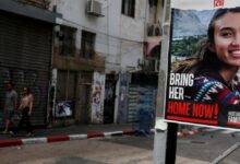 اسرائيل تزعم: الاسيرة الاسرائيلية التي تم استعادتها كانت محتجزة لدى عائلة مصور الجزيرة