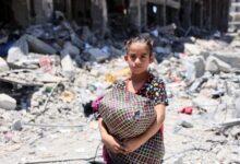 العدوان الصهيوني على غزة يدخل يومه لـ240 بقصفٍ مدفعي وغاراتٍ أوقعت شهداء وجرحى