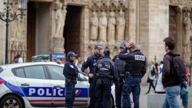 فيديو يغضب الفرنسيين عقب فشل شرطيات في القبض على مطلوب