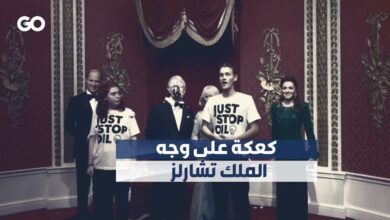 الميادين Go | تمثال شمعي لملك بريطانيا يقذف بقالب حلوى