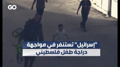 جنود الاحتلال يصادرون دراجة طفل فلسطيني