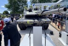 اخبار مترجمة :ليوناردو وراينميتال تتطلعان إلى الاندفاع لمدة ثلاث سنوات لنشر الدبابات الإيطالية الجديدة