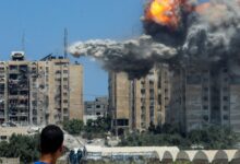 اخبار مترجمة :&Quot;جثث ممزقة&Quot;: إسرائيل تكثف حملتها القصف على غزة | أخبار الصراع الإسرائيلي الفلسطيني