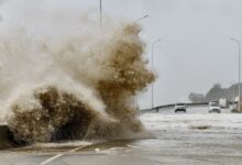 اخبار مترجمة :إعصار جايمي يضرب الساحل الصيني والسلطات تحذر من فيضانات مفاجئة | أخبار الطقس