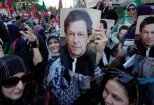 اخبار مترجمة :مجموعة عمل تابعة للأمم المتحدة: رئيس الوزراء الباكستاني السابق عمران خان محتجز تعسفيا | أخبار عمران خان