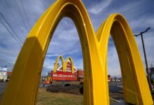 اخبار مترجمة :انخفاض مبيعات ماكدونالدز عالميا لأول مرة منذ أكثر من ثلاث سنوات | الغذاء
