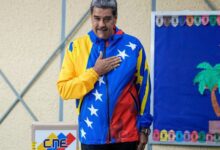 اخبار مترجمة :هل يفوز الرئيس نيكولاس مادورو بولاية أخرى في فنزويلا؟ | أخبار الانتخابات