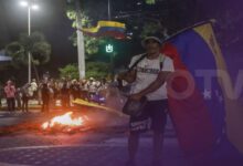 أعمال شغب طالت السفارة الأرجنتينية وتمثال تشافيز في فنزويلا