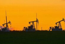 انخفاض المخزونات الامريكية يعطي دفعة إضافية لاسعار النفط