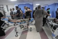 بالفيديو|  نزوح الجرحى والمرضى من مستشفى غزة الأوروبي شرق خانيونس سيرا على الاقدام جراء القصف المدفعي وتهديدات الاحتلال