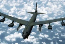 توقعًا لصراع عسكري محتمل مع الصين، الولايات المتحدة تنشر سرًا قاذفات القنابل B-52 وF-22 في أستراليا