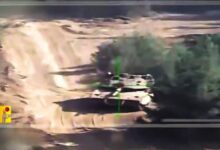 شاهد/صاروخ لحزب الله يلاحق جنديا للاحتلال حاول الاختباء داخل دبابته