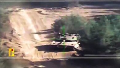 شاهد/صاروخ لحزب الله يلاحق جنديا للاحتلال حاول الاختباء داخل دبابته