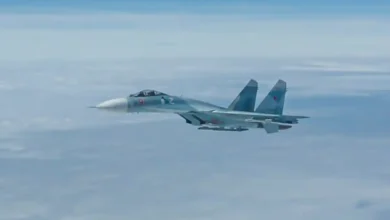 طائرة Su-27 روسية تعترض طائرة Rc-135 ومقاتلتين من طراز &Quot;يوروفايتر تايفون&Quot; بريطانية فوق البحر الأسود (فيديو)