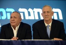 غانتس وآيزنكوت يدعوان نتنياهو للمصادقة على صفقة التبادل مع حماس