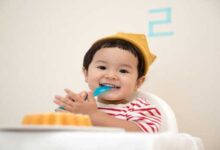 كشفت دراسة حديثة أن الابتسام أثناء تناول الطعام يشجع الأطفال على الأكل