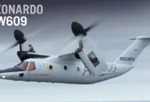 لأول مرة، الطائرة Leonardo Aw609 ذات المراوح المائلة تحلق من حاملة الطائرات الإيطالية Its Cavour