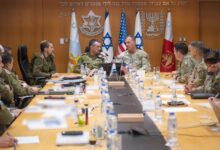 قائد القيادة المركزية الأميركية في إسرائيل لبحث الاستعدادات العسكرية