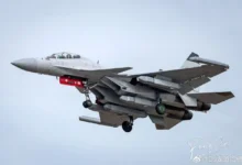 البحرية الصينية تكشف عن طائرة الحرب الإلكترونية J-15D، التي تضاهي طائرة Ea-18G Growler التابعة للبحرية الأمريكية