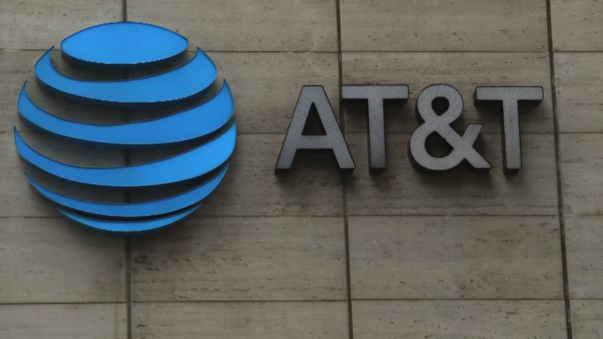 تريد AT&T الموجهة نحو السوق تسريع عملية إغلاق الخدمة القديمة التي يعتمد عليها المستخدمون في المناطق الريفية وذوي الدخل المنخفض