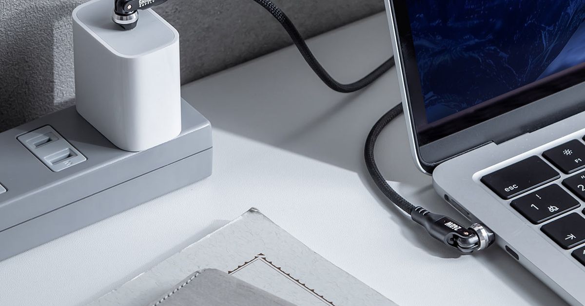 Sanwa Supply’s new flexible USB-C cable connected to a laptop and power adapter.