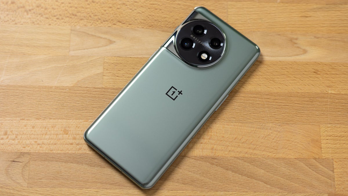 صفقة التخليص من Best Buy تجعل جهاز OnePlus 11 بسعة 16/256 جيجابايت أمرًا لا يحتاج إلى تفكير بخصم 360 دولارًا