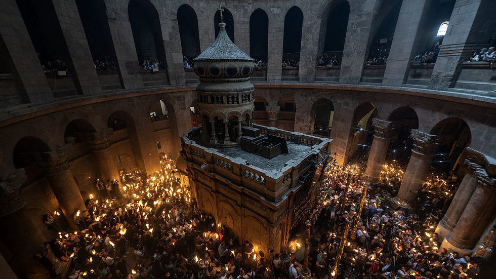 إغلاق أقدس كنيسة في المسيحية لن يوقف النار المقدسة – رئيس الكهنة الروسي