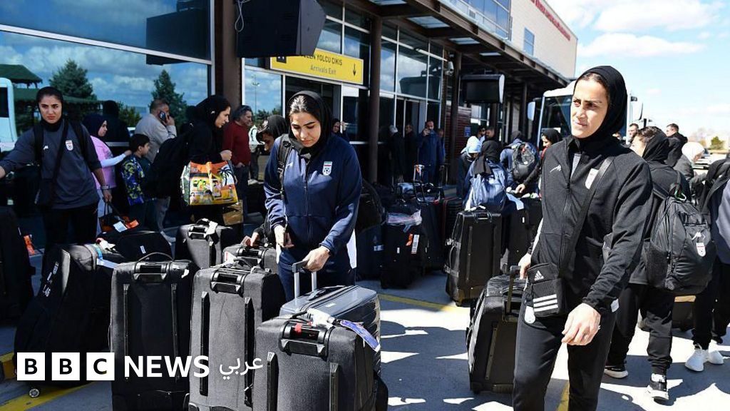 عودة لاعبات منتخب إيران لكرة القدم إلى بلادهن بعد سحب طلباتهن للحصول على اللجوء في أستراليا