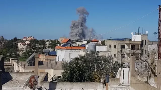 غارة تستهدف مبنى أفران رحال على طريق تول الدوير وتدمره جزئياً غارة تستهدف مبنى أفران رحال على طريق تول الدوير وتدمره جزئياً