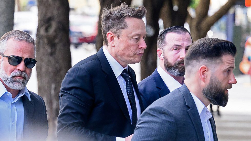 هيئة المحلفين تجد أن إيلون ماسك مذنب بتضليل المستثمرين