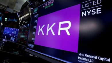خفضت وكالة موديز تصنيف صندوق الائتمان الخاص الذي تديره شركتي KKR وFuture Standard إلى درجة المخاطرة