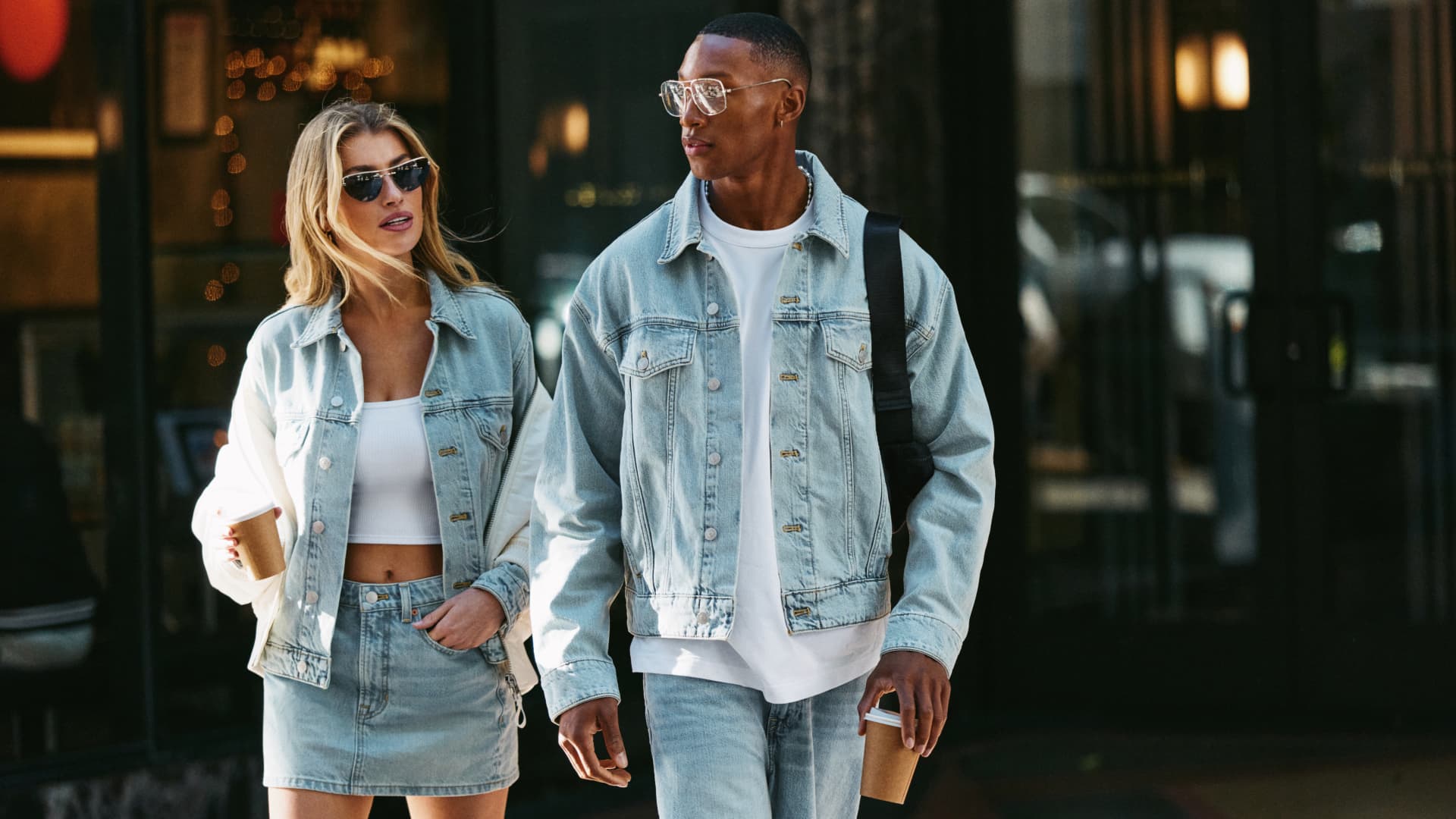 صورة توضيحية - تطلق شركة Fabletics خط جينز من الجينز مع تباطؤ مبيعات الملابس الرياضية