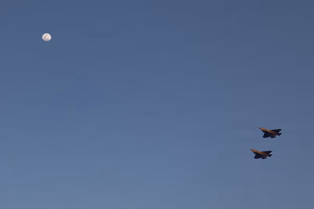 صورة توضيحية - إسرائيلية من طراز F 35 تحقق أول عملية قتل لمقاتلة مأهولة في إسقاط طائرة ياك 130 الإيرانية